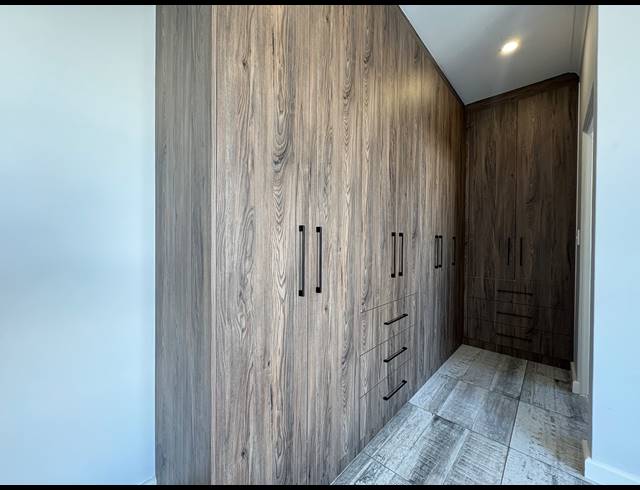 3 BEDROOM HOUSE FOR SALE IN SANDOWN